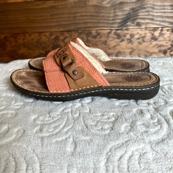 UGG Womens Sherpa Lined Fuzzy Leather Sandals Sz 7 Slip On Slides Sheepskin EUC - Picture 3 of 10